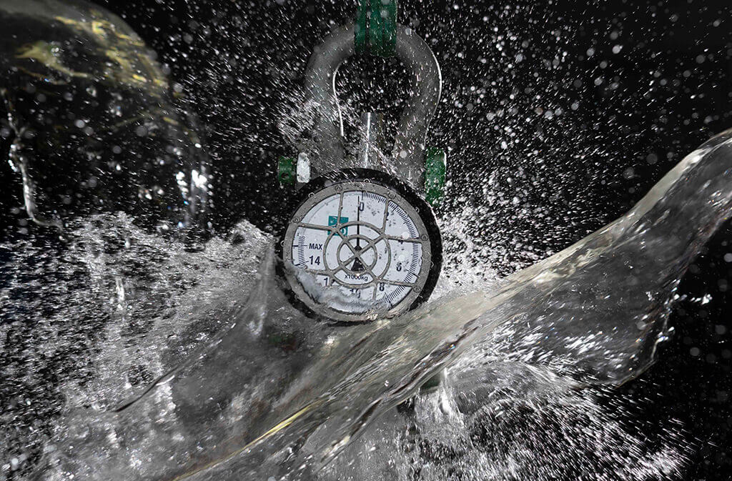 A Red Rooster Lifting load cell being splashed by water